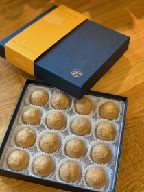 X16 Blonde Chocolate Truffles